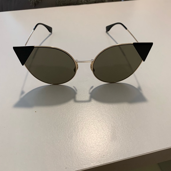 Fendi women’s Sunglasses main image 4